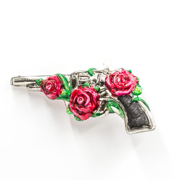 pistolet z różami