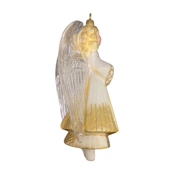 Anioł w złotej sukience